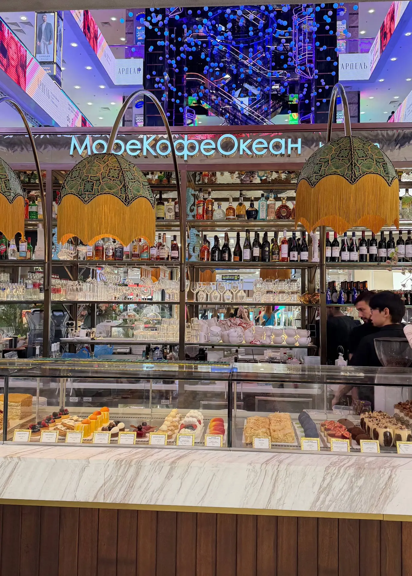 Сегодня в Москве мы наконец-то собрались всей семьей, младший приехал с бабушкой из Вол...