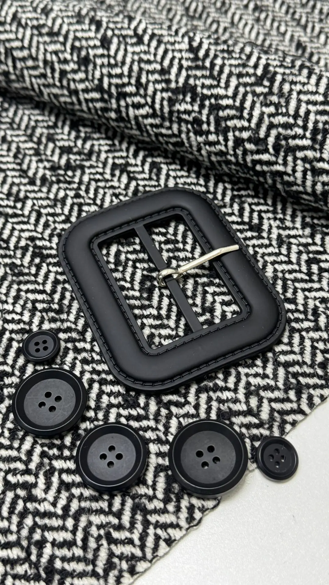 Великолепный пальтовый твид со стока Bottega Veneta🖤