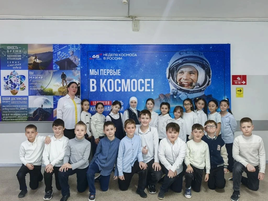 🚀✨ Космический диктант ко Дню космонавтики!  Сегодня советник директора по воспитанию Гочаева Ю. Ю. 