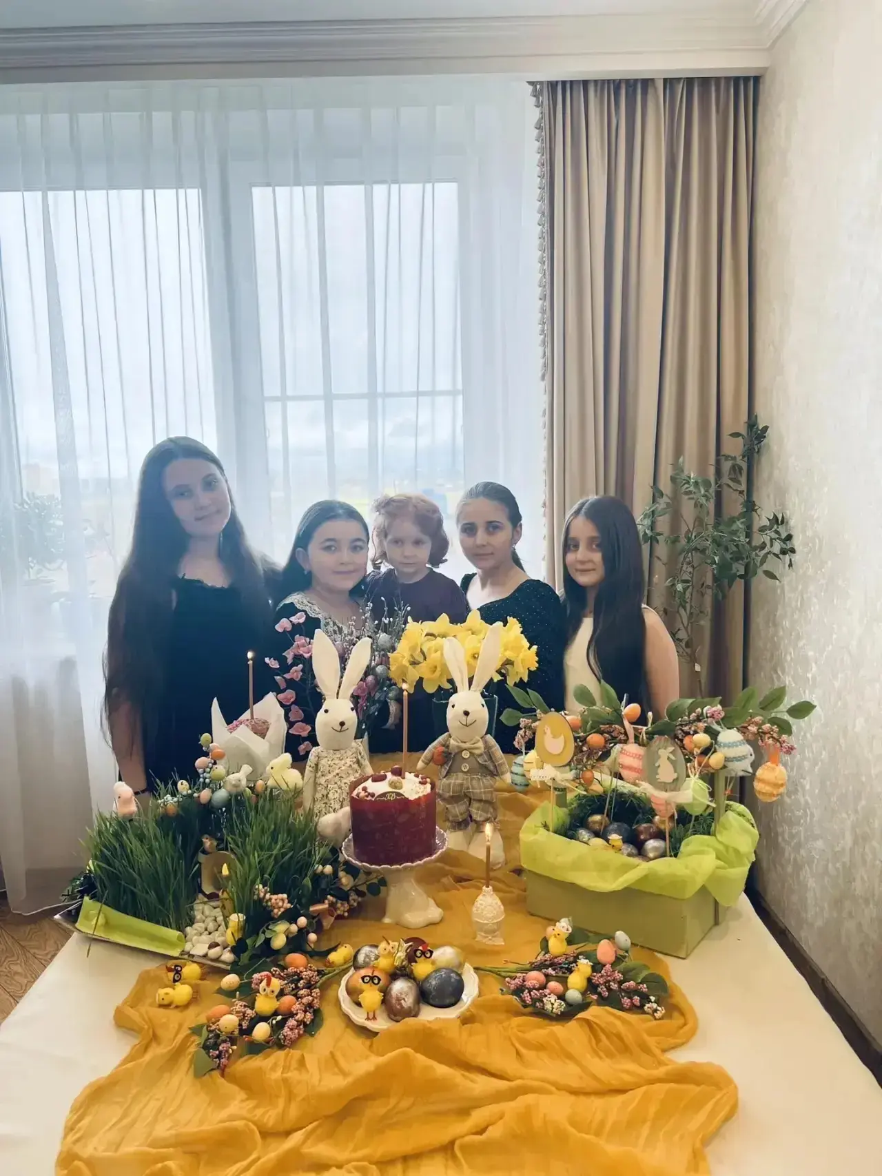 Со Светлой Пасхой всех поздравляют ученики 2А класса. Мира и добра всем🌹 #МОУСОШ33 #Пасха26