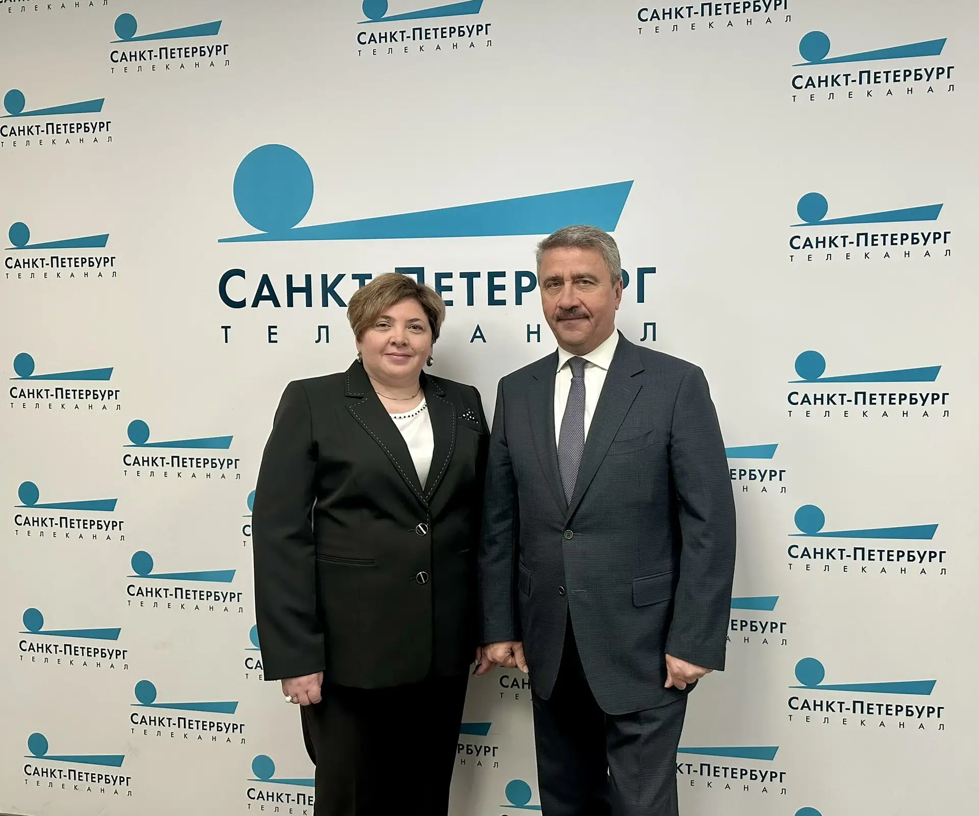В 19:00 включайте телеканал «Санкт-Петербург».

Глава администрации Кронштадтского района Андрей Кон