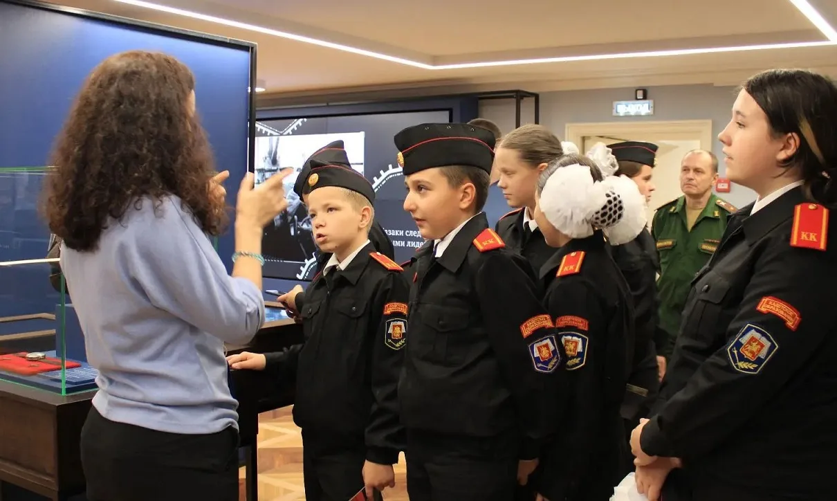 📹 Военные следователи организовали экскурсию для подшефного кадетского класса