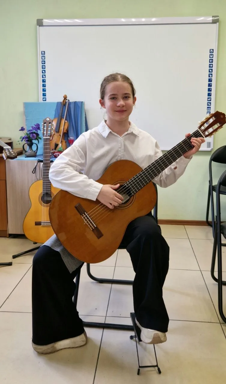 🎵 28 мая в нашей школе прошёл концерт для родителей учащихся класса гитары преподавате...