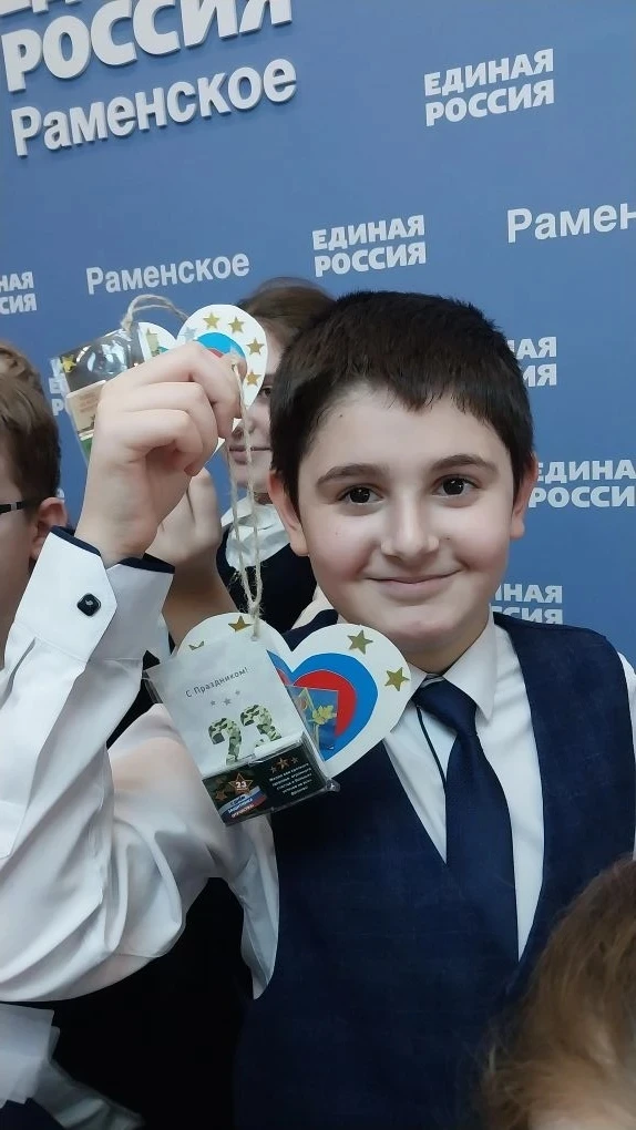 ⚡️«Тепло для героя»: совместный мастер-класс школьников и местного отделения партии «Единая Россия» 