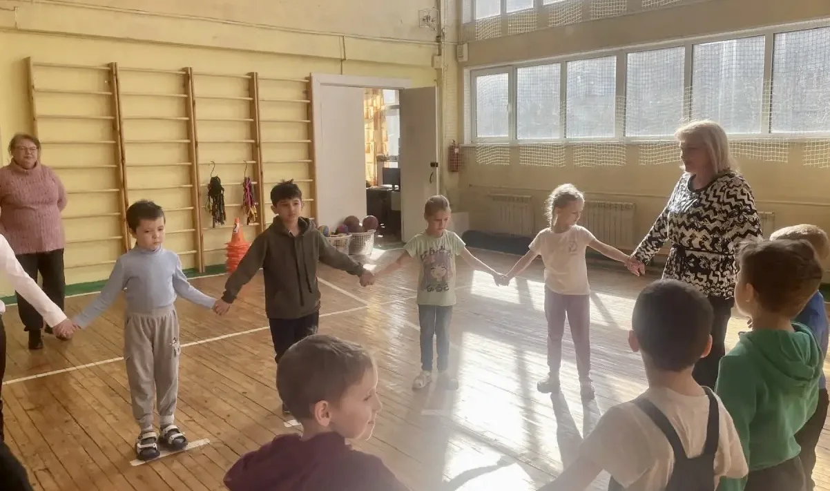 🏫Во время весенних каникул наша школа не пустовала — её коридоры наполнились звонким смехом и любопы