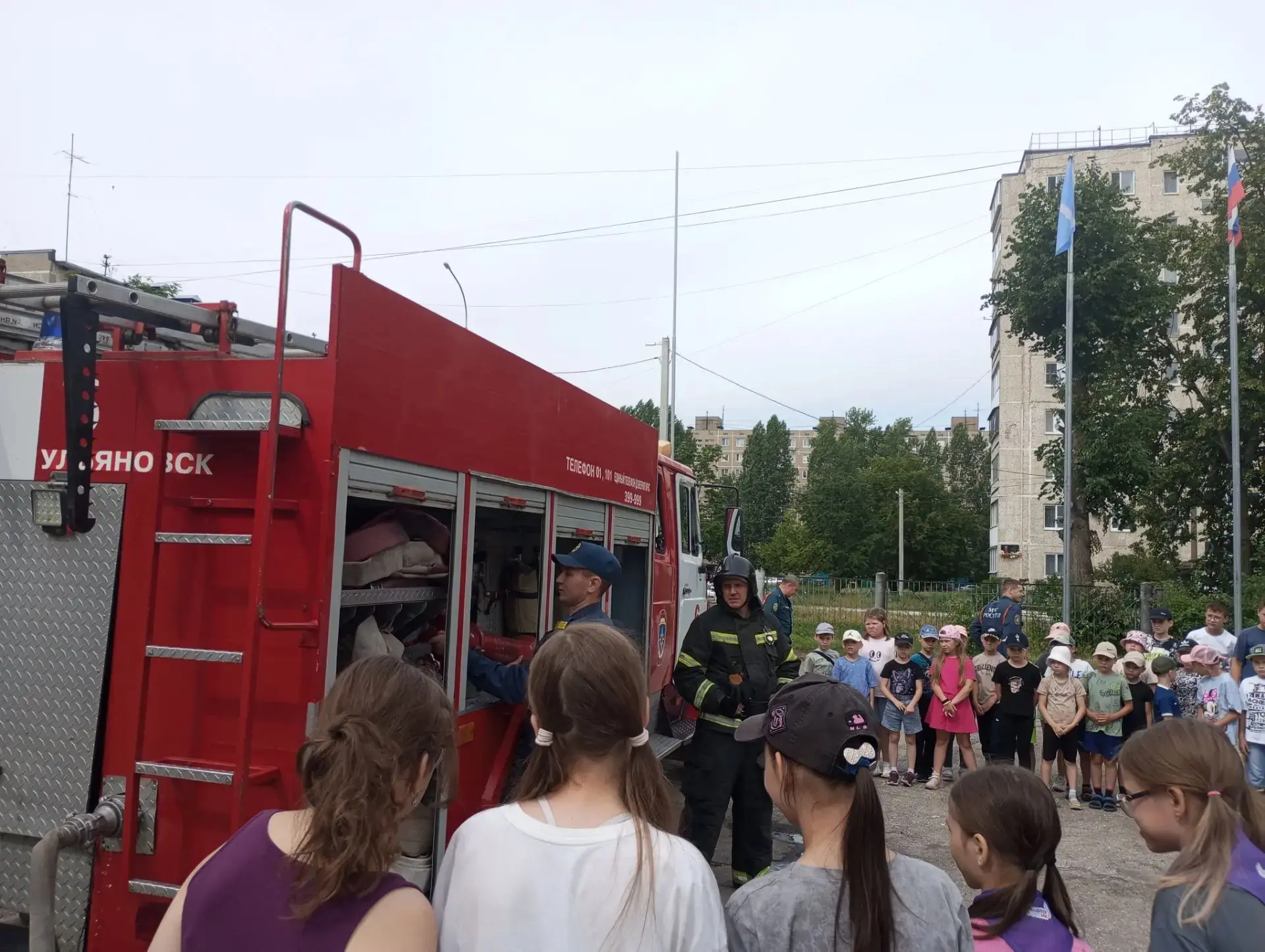17.06 в нашем лагере прошёл невероятный День Героев! ⭐ 

Сначала к ребятам приехали сотрудники МЧС и