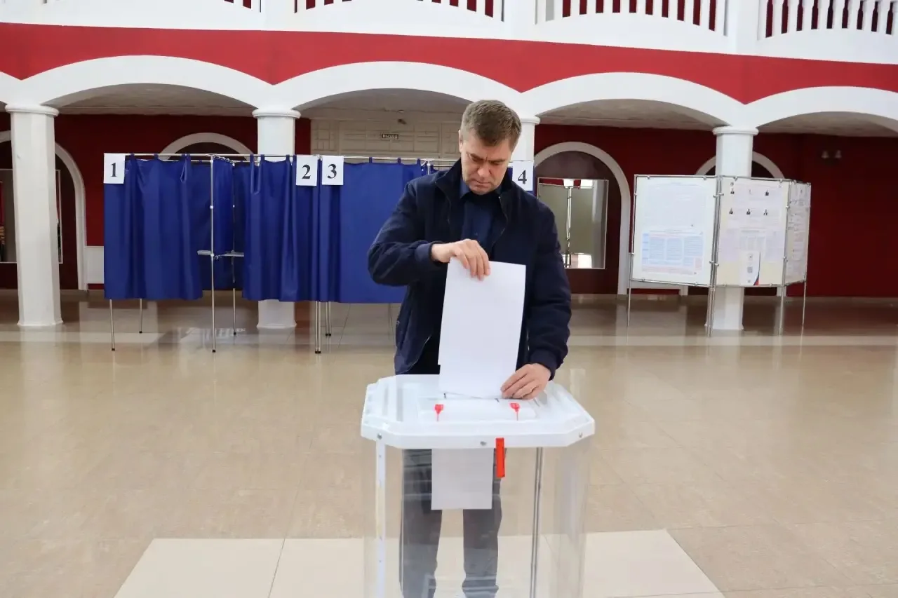 Глава Лискинского муниципального района Игорь Кирнос принял участие в выборах депутатов...