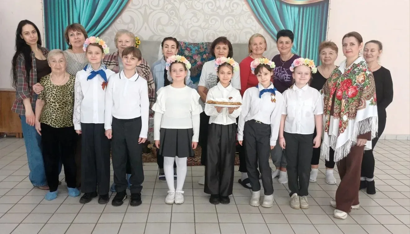 🌞 Масленица в каждый двор!  Аромат блинов, задорные песни и хороводы - так ученики МБОУ СОШ № 18 про