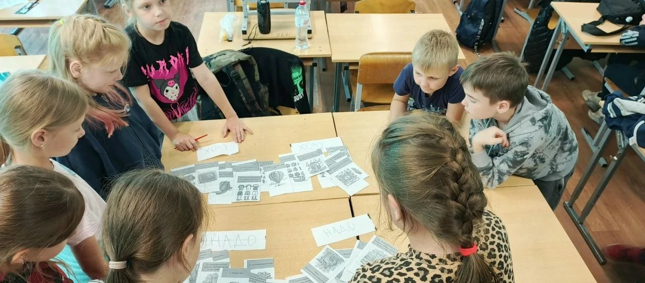 15 июня в лагере выдался насыщенным и интересным днем. Утро началось с бодрящей зарядки на свежем во