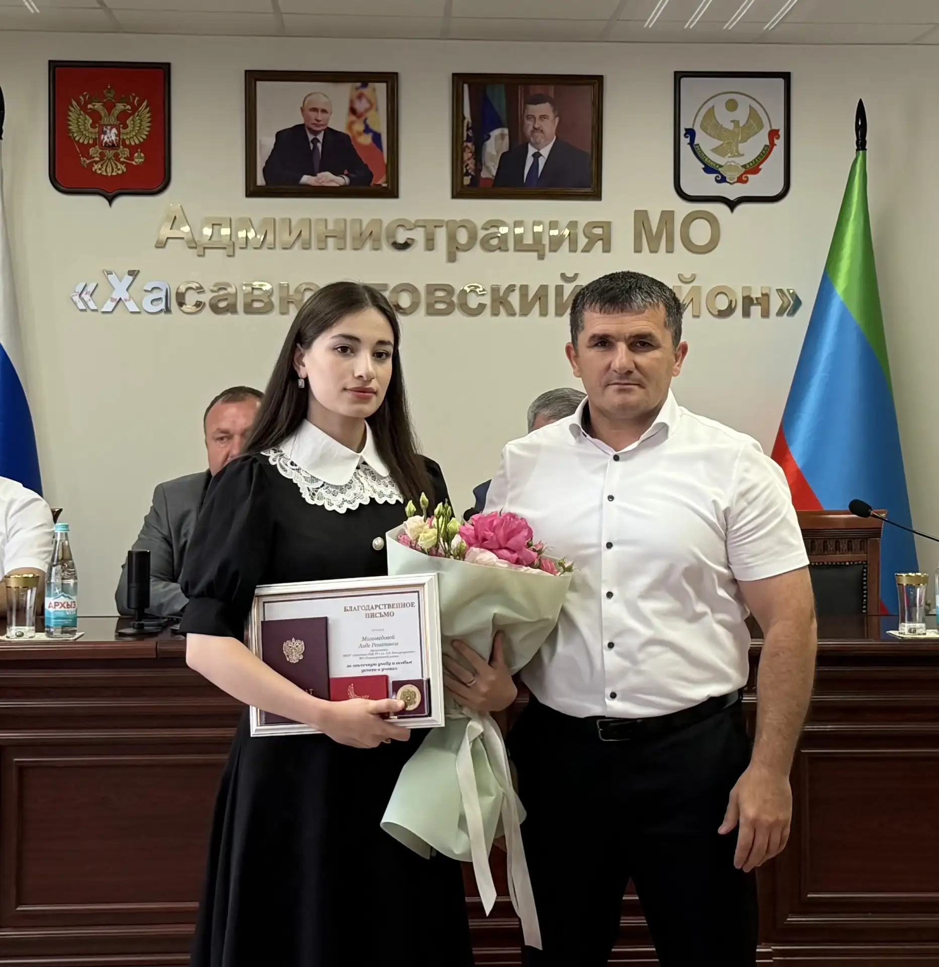 Гордость района в лицах:
вторая часть фотоотчета с торжественной церемонии награждения выпускников-м