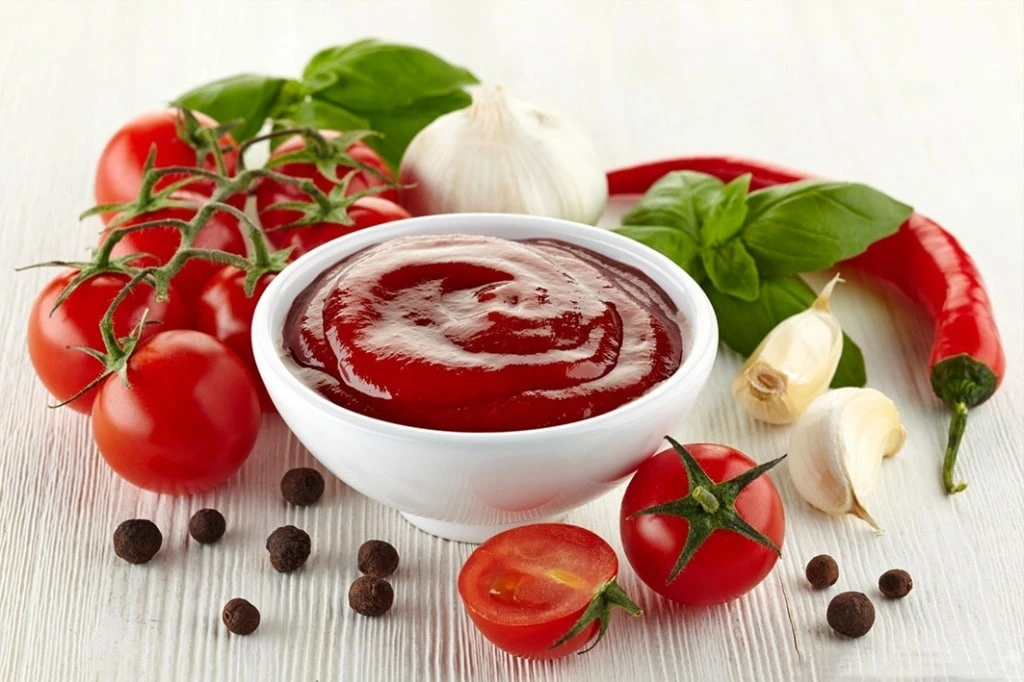 Некачественный кетчуп, в особенности, продукт с искусственными красителями, может привести к возникн