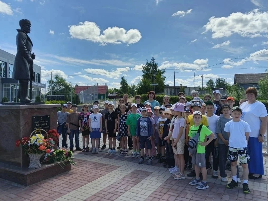 ✨10 июня для  детей из пришкольного лагеря была организована экскурсия к памятнику  героя- земляка М