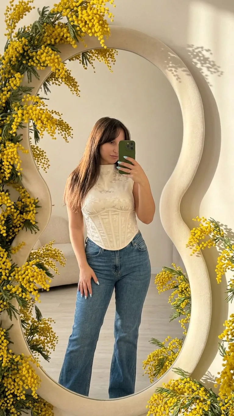 Дорогие девушки,с праздником вас 😻