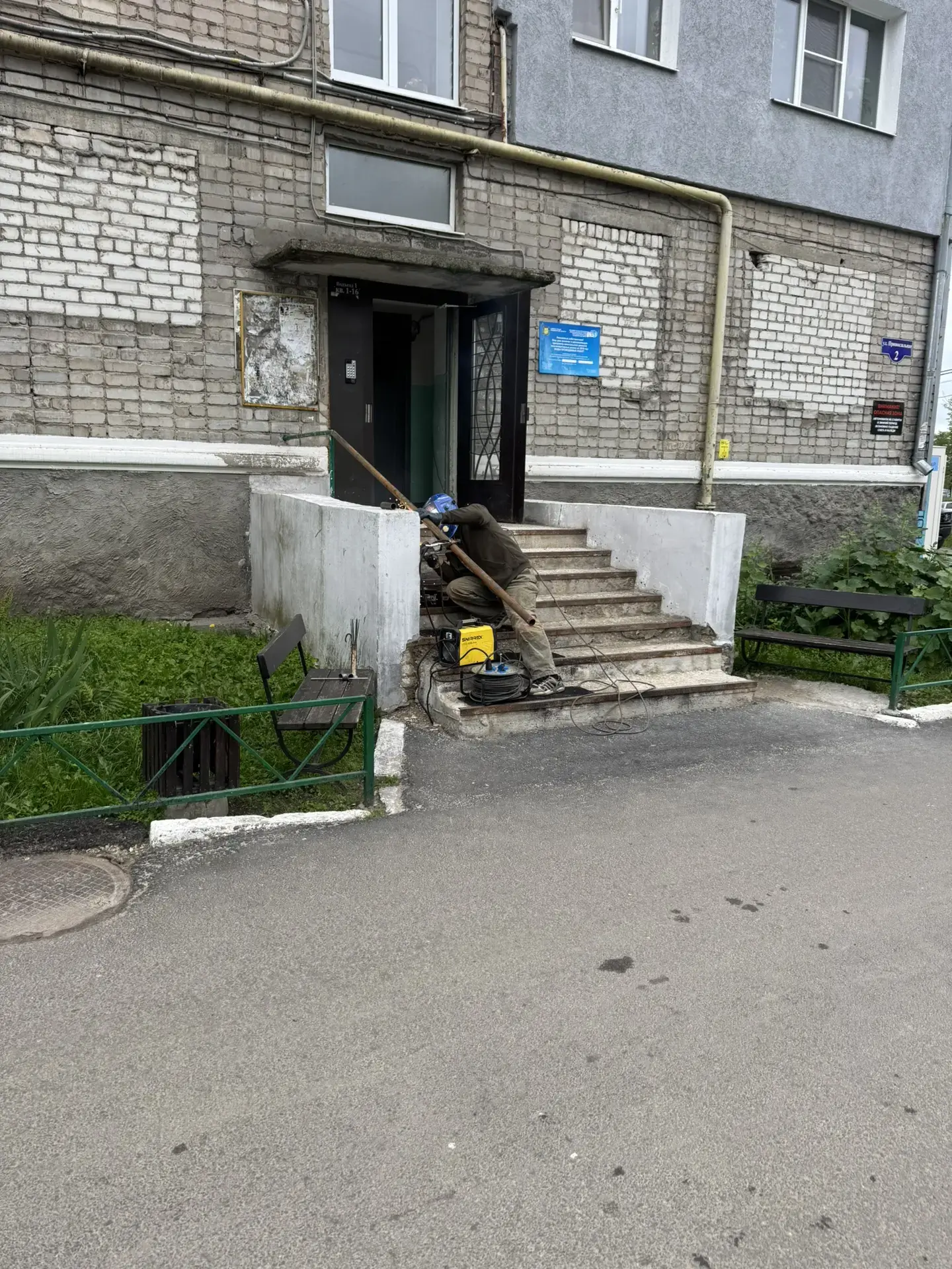 У подъезда №1 по адресу Привокзальная, 2 отремонтировали перила на входной группе 🏡.


Теперь заход