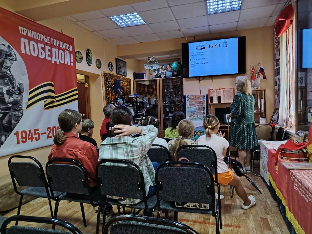 ✅ В музее для детей пришкольного лагеря села Владимиро-Александровское прошёл информационный час «Мо