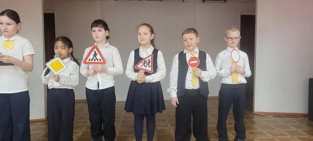 🚦 6 марта – День рождения ЮИД! 🚦  6 марта, в день создания отрядов ЮИД, активисты отряда «Зебра» (2а