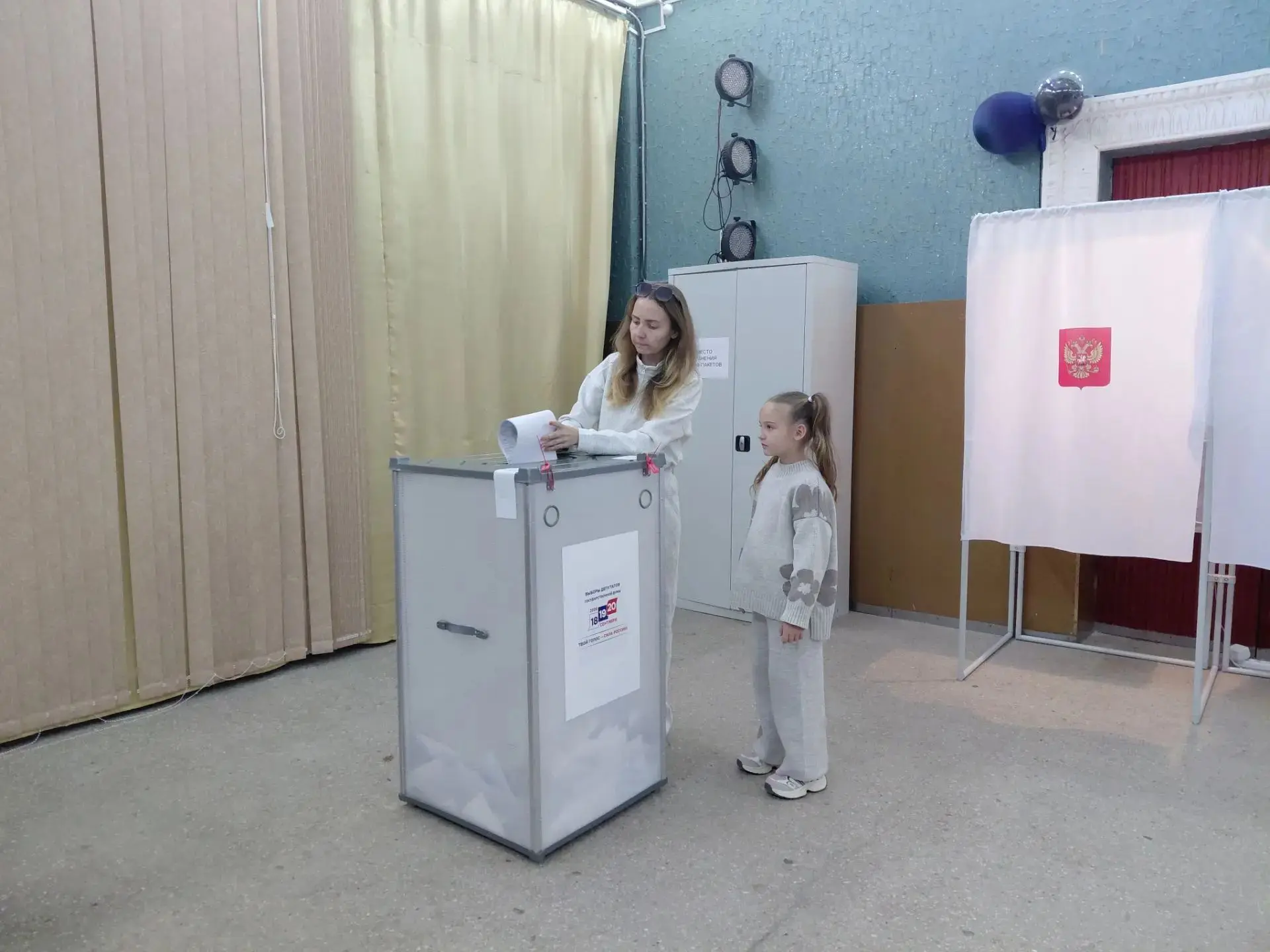 В Единый день голосования, 18–20 сентября, ученики Жирновской школы вместе с родителями...