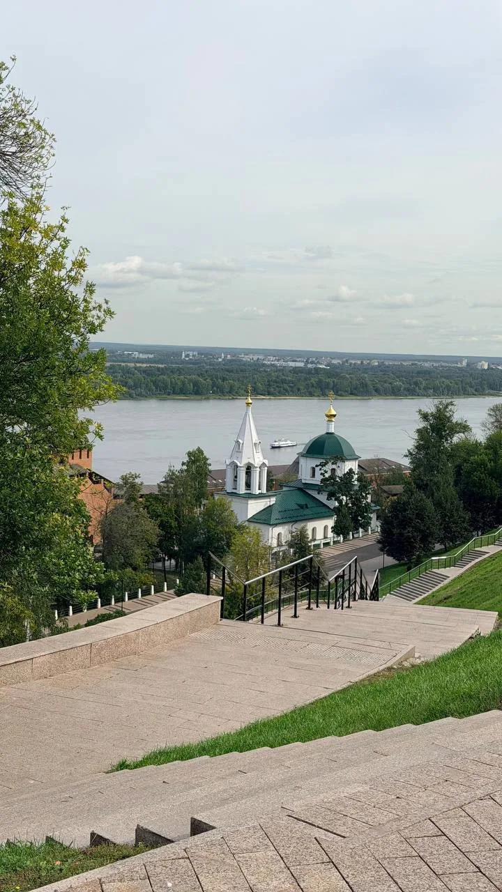 Вчера шел в Нижнем Новгороде на Перезагрузку - она прямо возле стен Кремля.