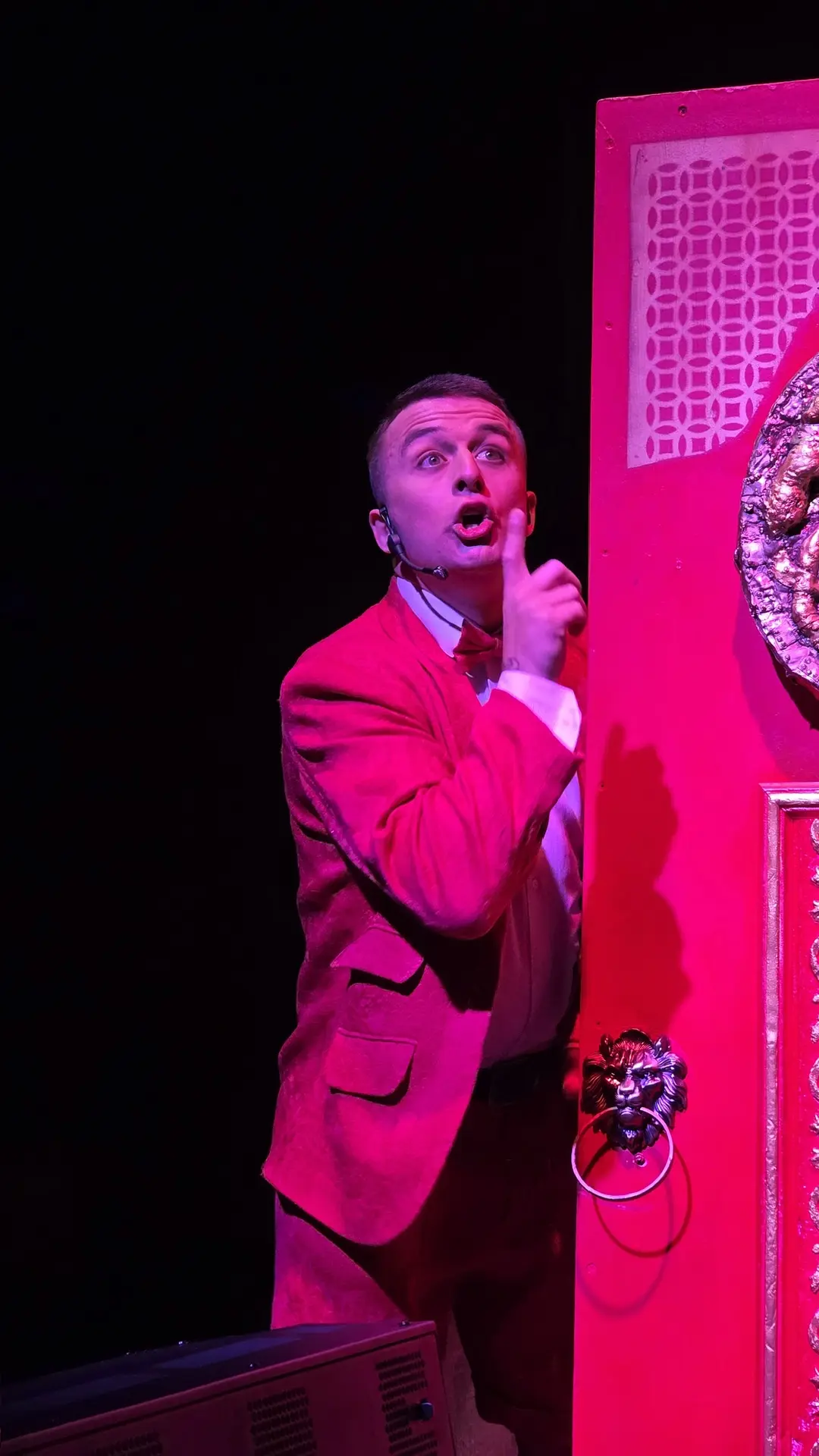 КАК Я ПОПАЛ НА АРЕНУ ЦИРКА🎪 и Что я там делал🤡  Артисты цирка, в основном клоуны, часто взаимодейств
