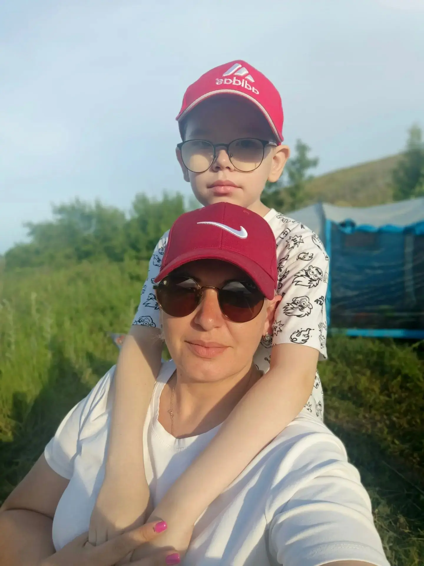Настоящий рыбак: Егор наслаждается летом на природе! 🌲🎣🐟

Лето — идеальное время для того, чтобы 