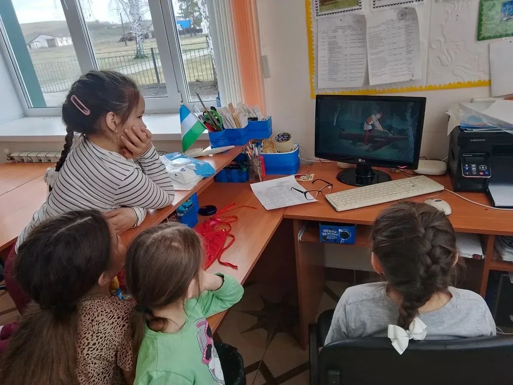 В сельской библиотеке совместно сельским клубом и МБОУ СОШ д. Тляумбетово ко дню рожден...