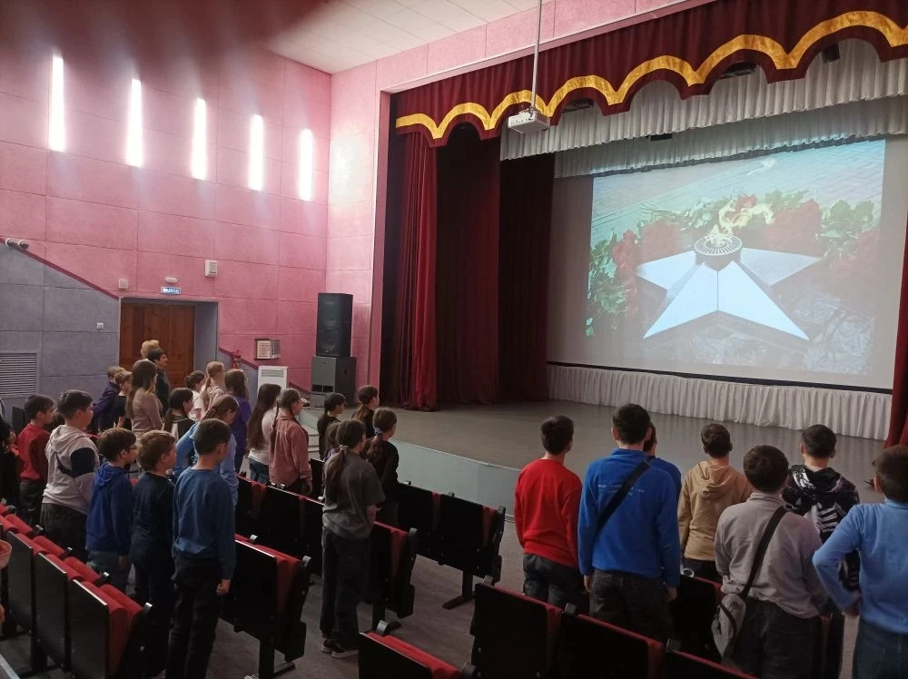 В МАОУ ДО «Салям» в преддверии Дня Победы киноклуб «Сюжет» провёл особенное мероприятие...