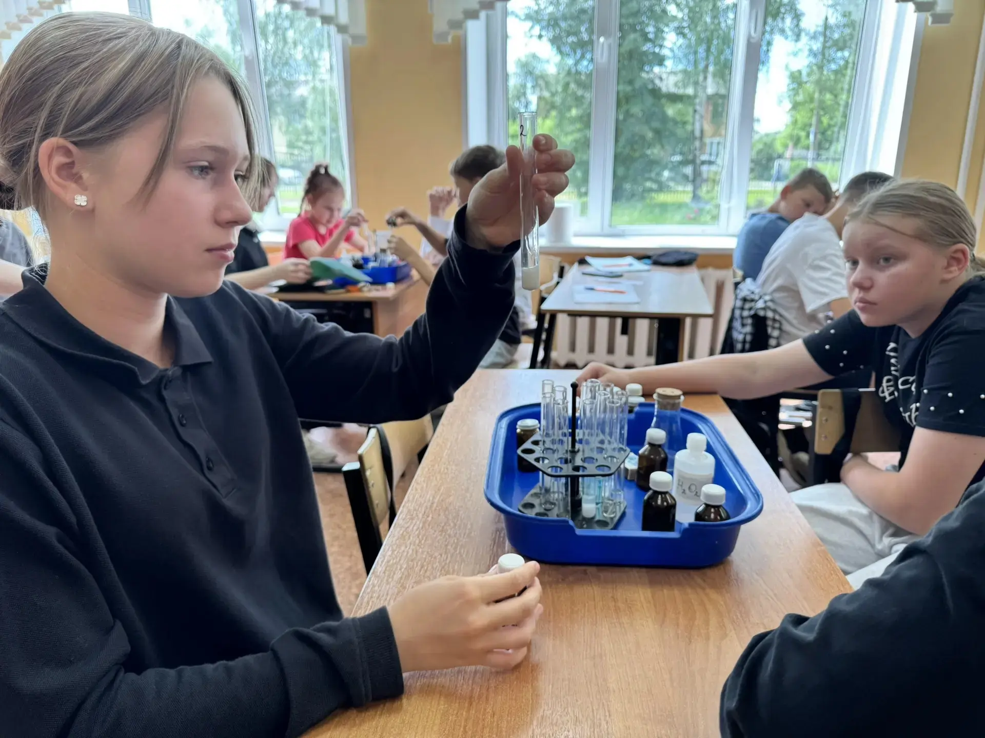 ✨️ 4-Й ДЕНЬ НАУЧНОЙ СМЕНЫ: ВОЛШЕБСТВО БЕЗ МАГИИ ✨️

🧪 Сегодня ребята погрузились в увлекательный ми