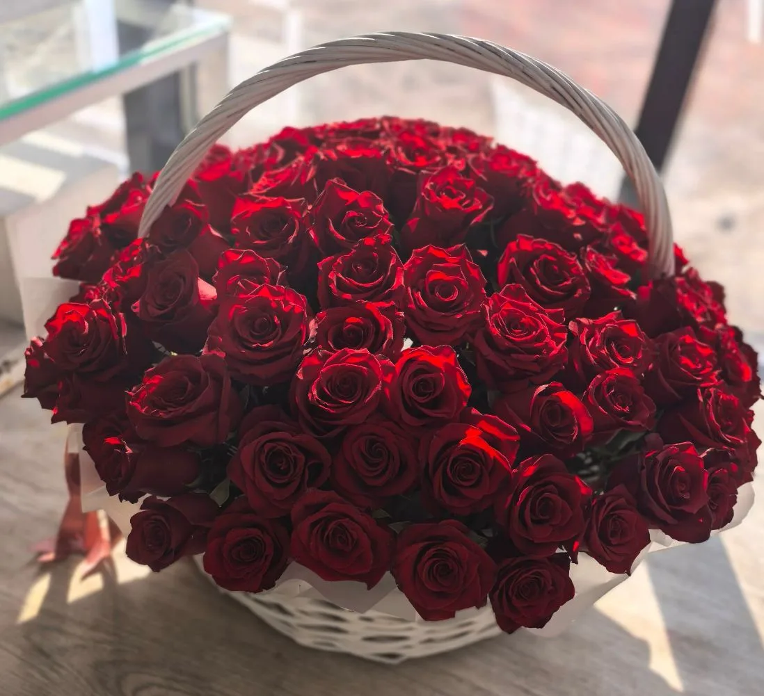 Шикарная корзина из 101 розы для любимой девушки ❤️