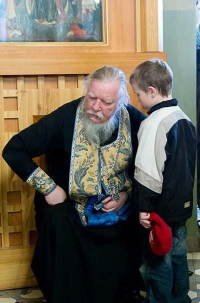 Сегодня дети исповедуясь, что говорят? "А я вру, а я не слушаю маму, а я ругаюсь скверн...