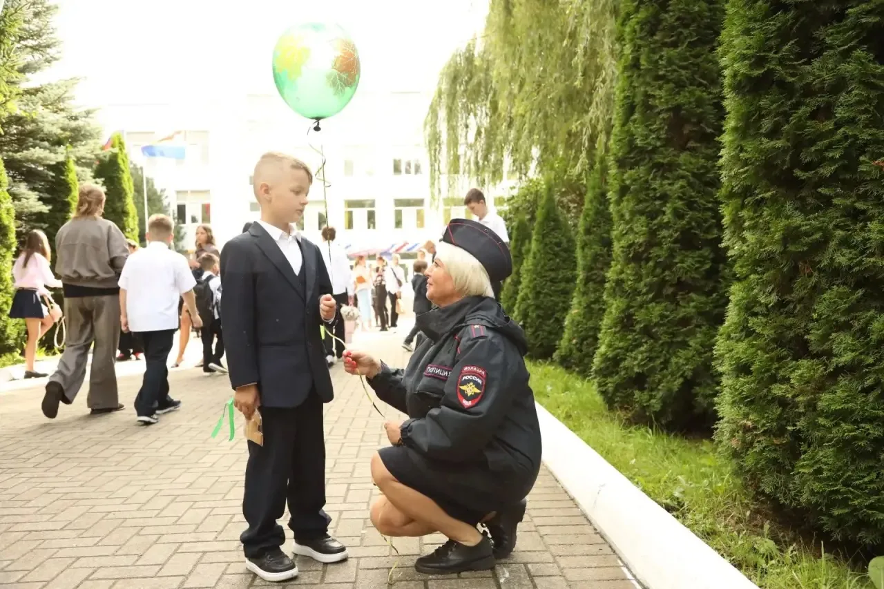🌟В Калининградской области полицейские обеспечили безопасность на торжественных линейк...