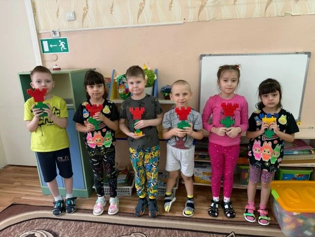 В творческом объединении «Юный конструктор» под руководством педагога дополнительного о...