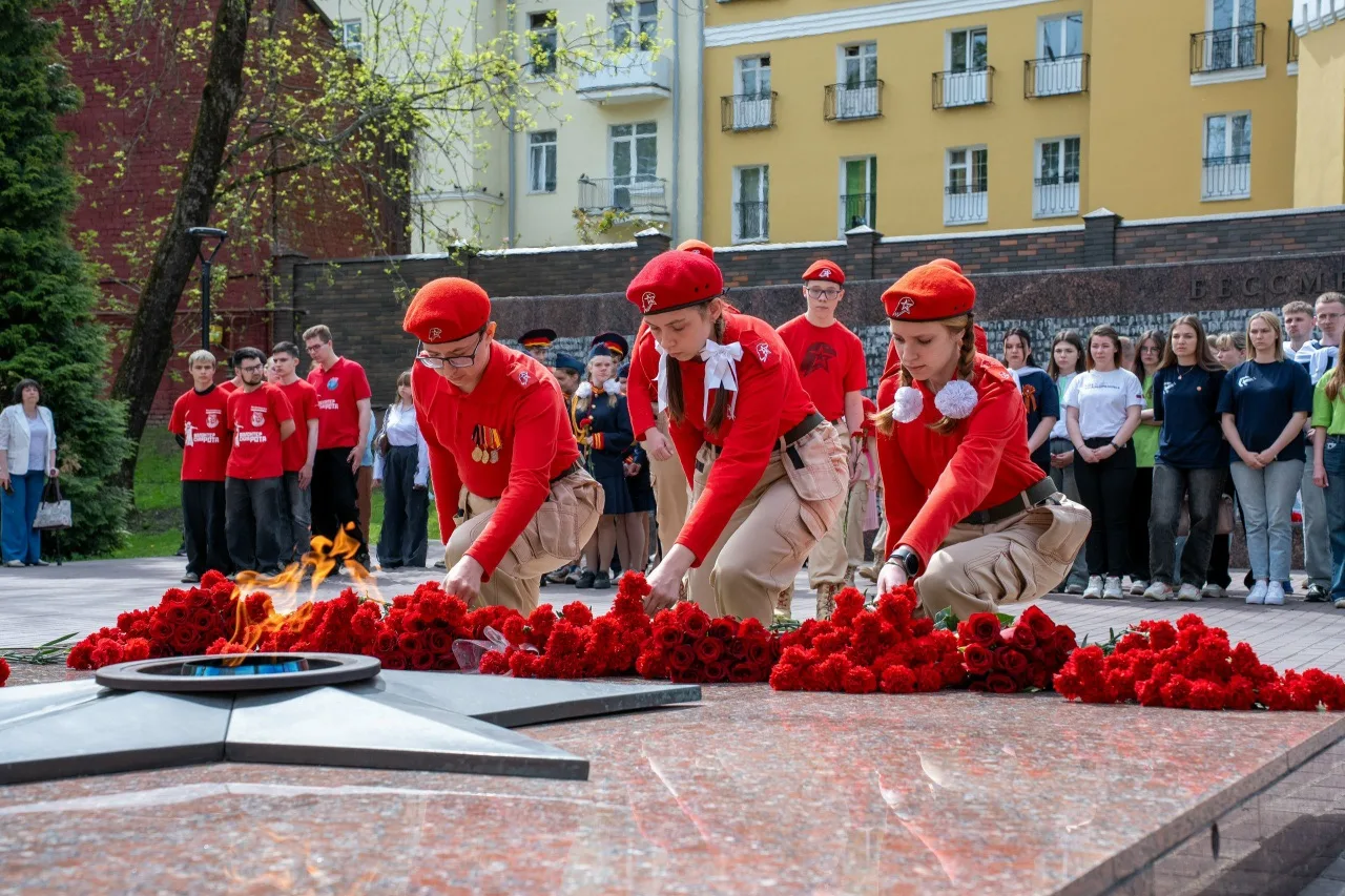Юнармейцы Смоленска присоединились к мероприятиям «Кода непокорённых»🙌  Вместе с Волонтёрами Победы 