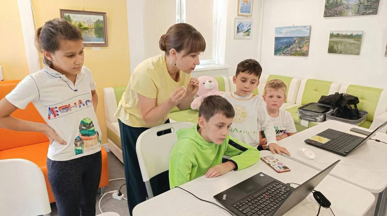 Мальчишки и девчонки, а также их родители! Ждем вас на мастер-классе по программировани...