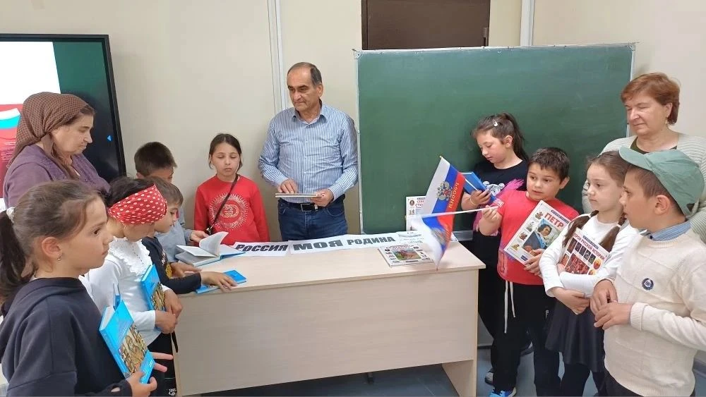 12 июня - День России. Этот праздник- отличный повод показать детям нашу любовь и уважение к огромно