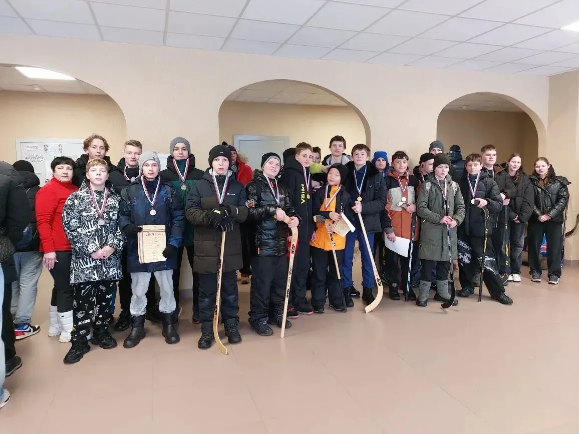 Ледовые богатыри и снежные королевы! ❄️🏒  Отличная новость с ледовой арены! Сегодня наша команда мча