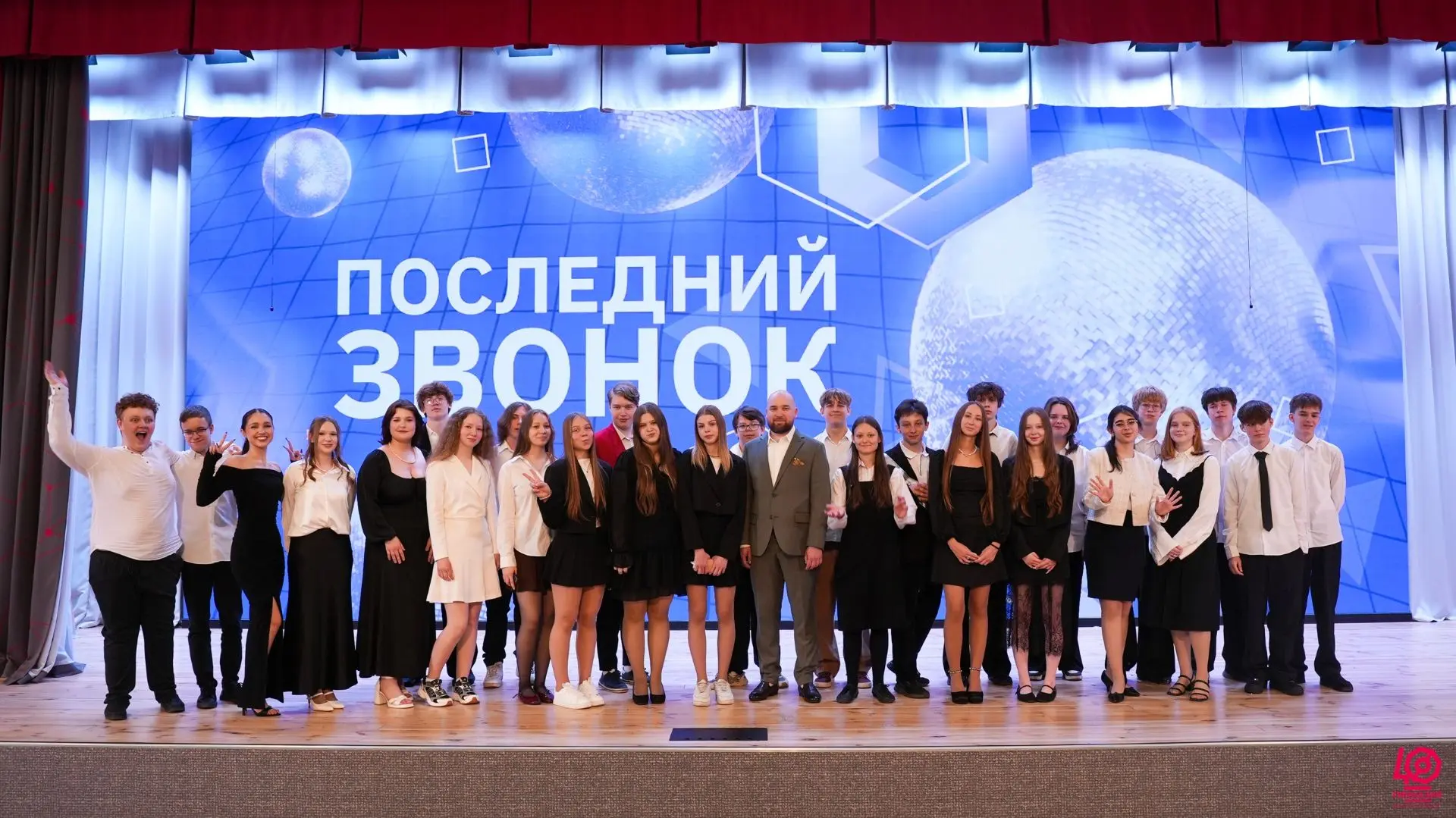 🎓 Не взрослые, но уже не дети: как прошёл Последний звонок у 9-х классов В  МАОУ гимназии № 40  проз