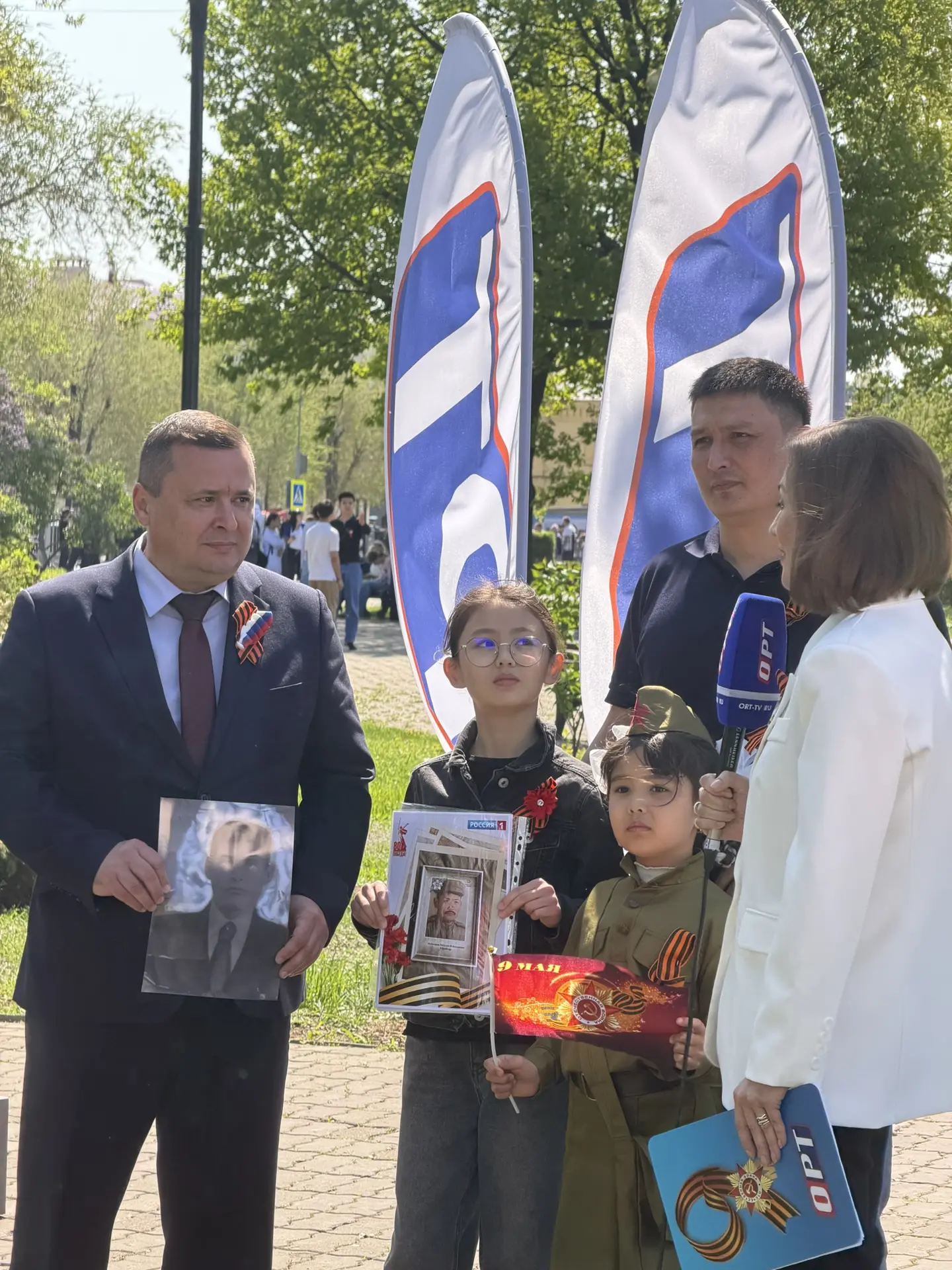 Бессмертный полк в этом году проходит в онлайн-формате. Оренбуржцы выходят в прямой эфир областного 