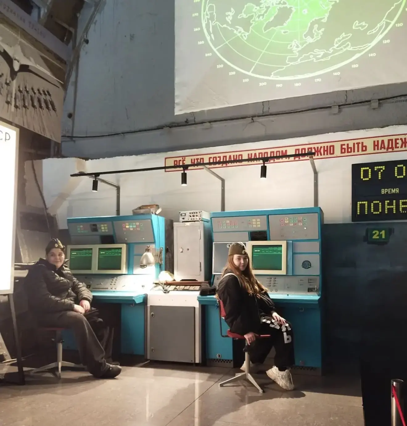 Вчера ученики 6в и 7в классов побывали на экскурсии в Бункере - 42, больше известный как бункер Стал
