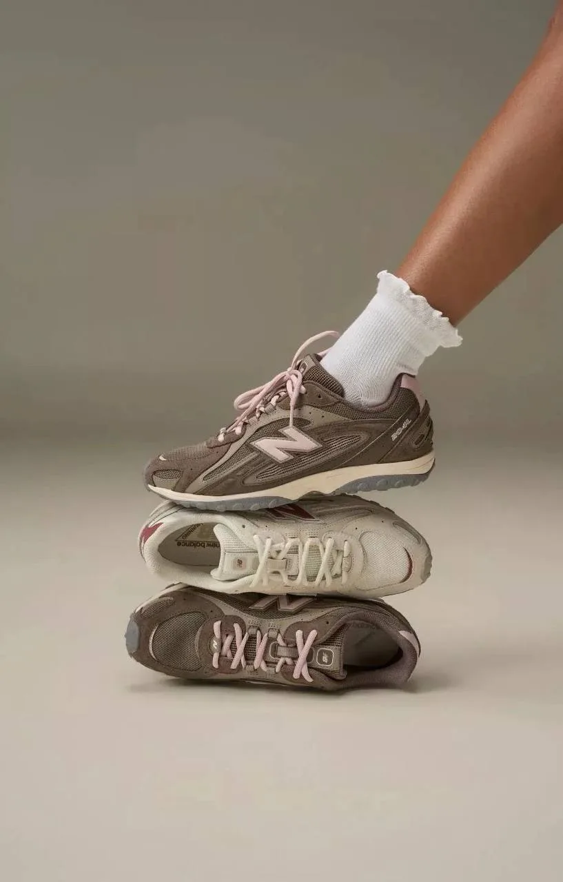 New Balance 204L - городская модель для повседневной носки, которая сочетает классическ...