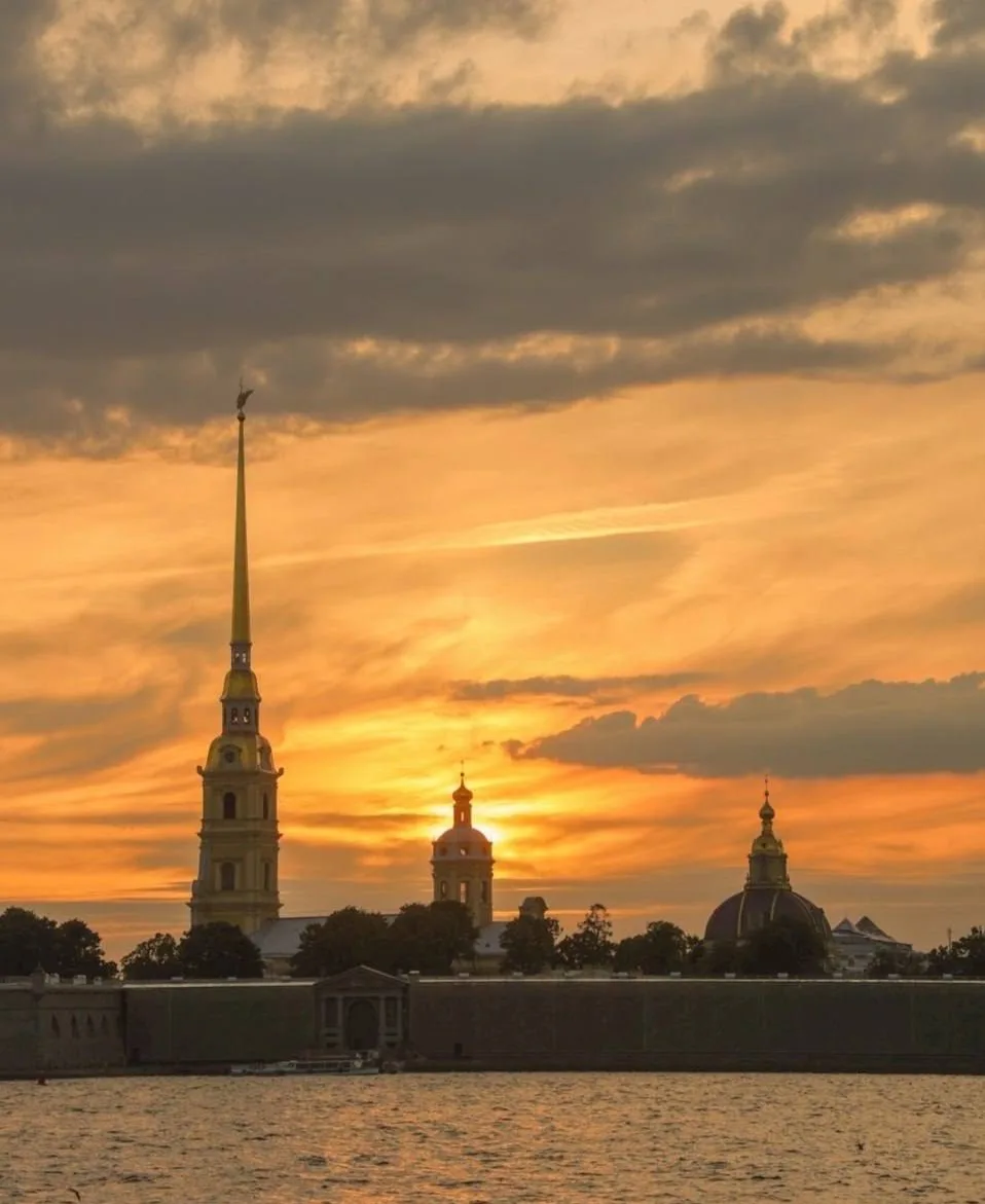🌅Сегодня над Питером был невероятно красивый закат.

Питер по факту - Новости СПБ