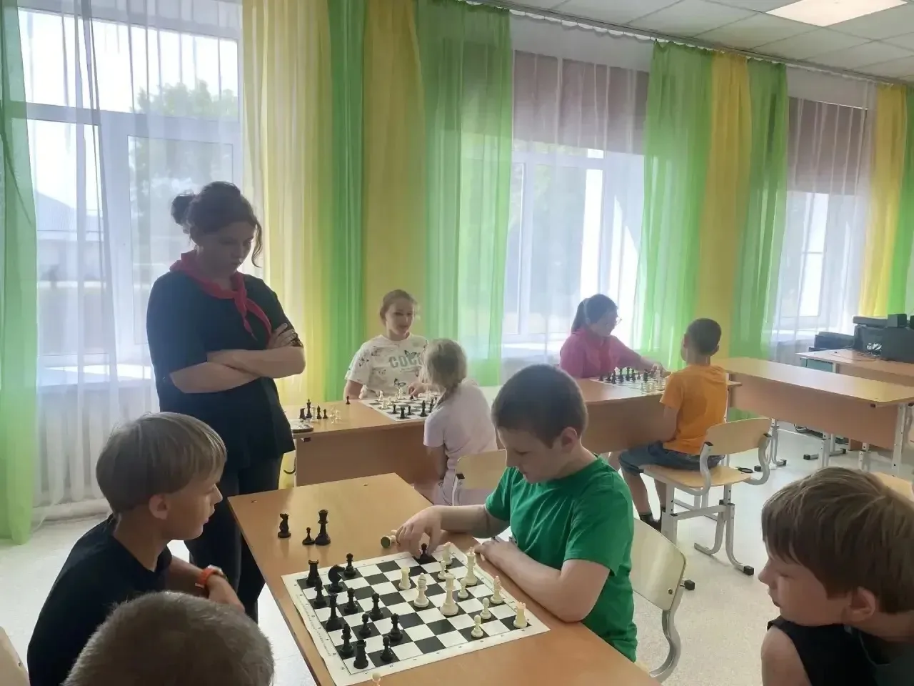После выходных в летнем пришкольном лагере "Муравейник" продолжились интересные и развлекательные ме