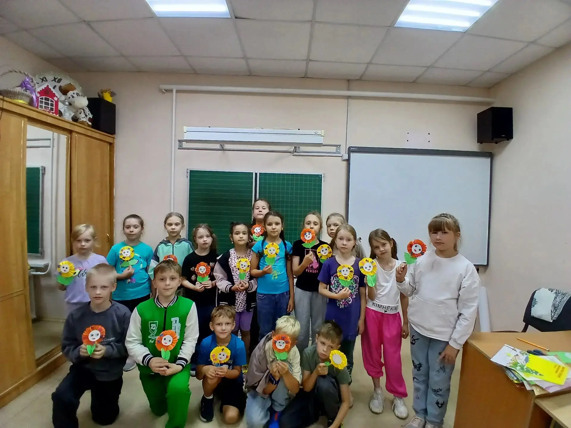 Семейный альбом🎞️📸
Вы когда-нибудь задумывались, что лагерь — это тоже большая и дружная семья? Се