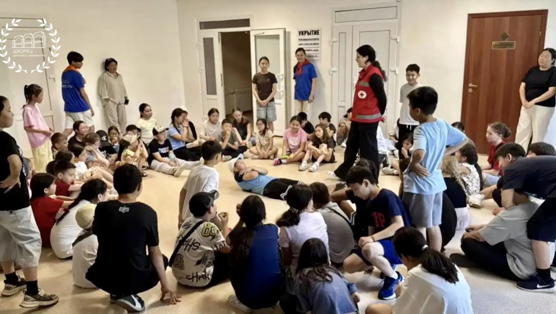 🩺 В лагере ДДТ прошло занятие по оказанию первой помощи

В летнем лагере «Дворец Дружбы» продолжает