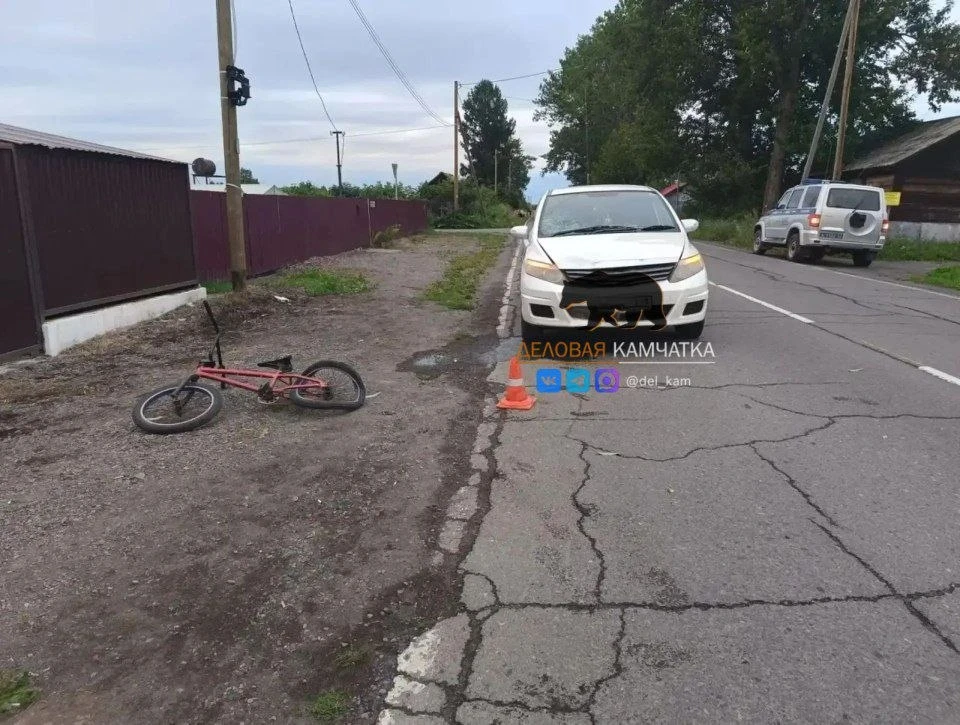 В селе Мильково 18-летний водитель Honda Airwave наехал на стоявшего на обочине 13-летнего велосипед