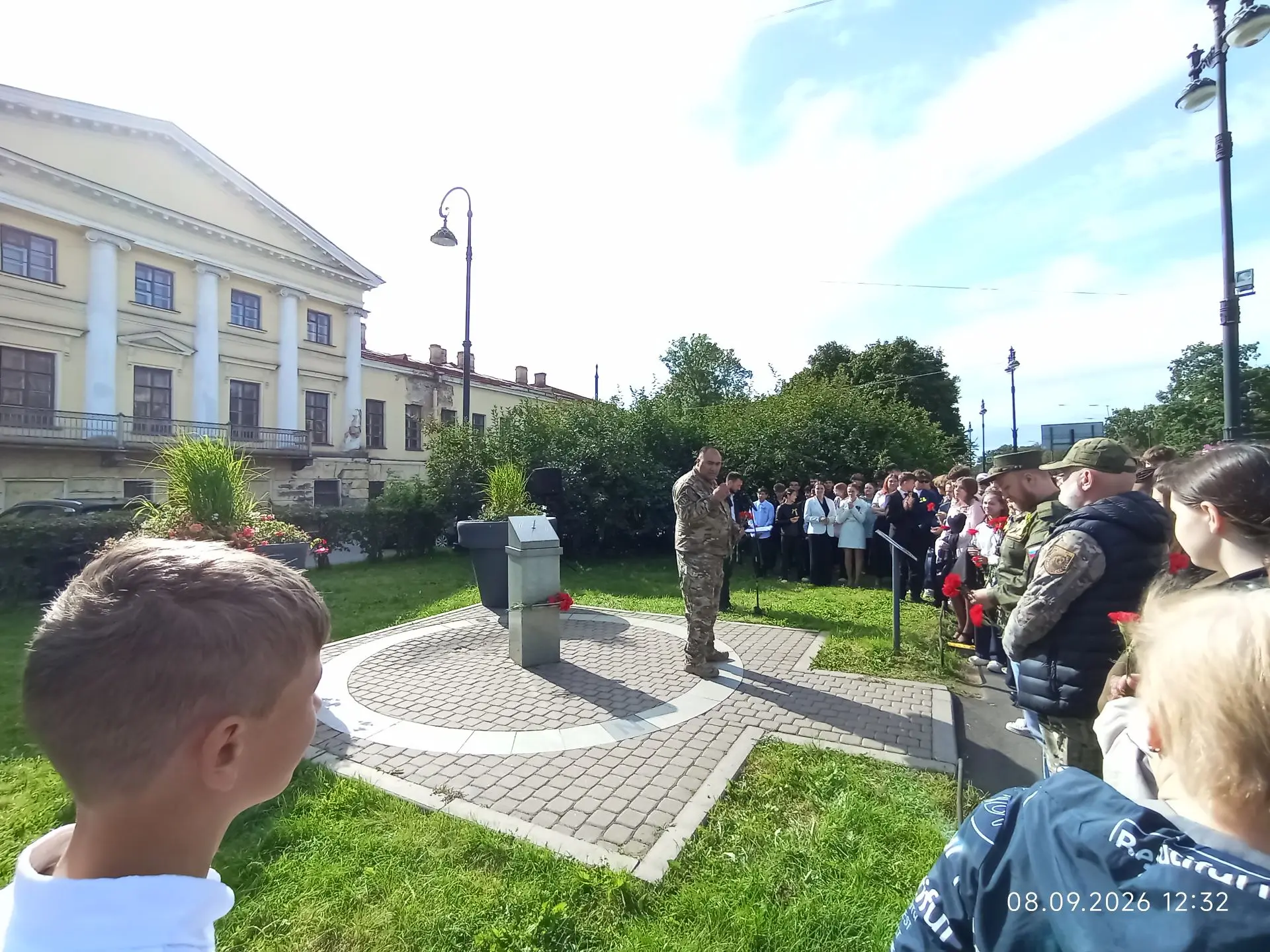 Сегодня наши воспитанники Фёдор и Дарья выступили со стихами на детском митинге у памят...