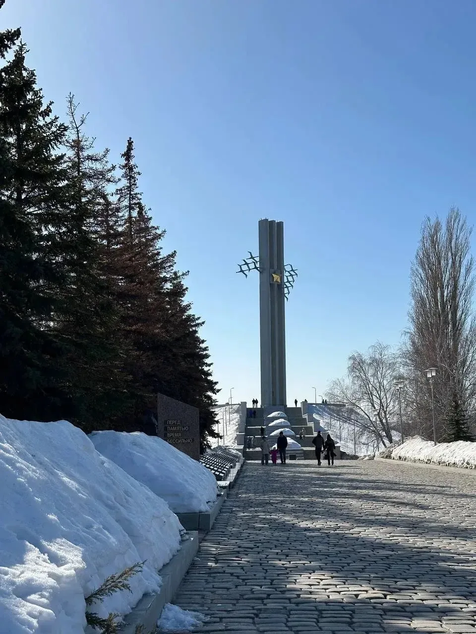 САРАТОВ - ГОРОД ТРУДОВОЙ ДОБЛЕСТИ.  Здесь, практически на северо-восточной окраине большой страны Ро