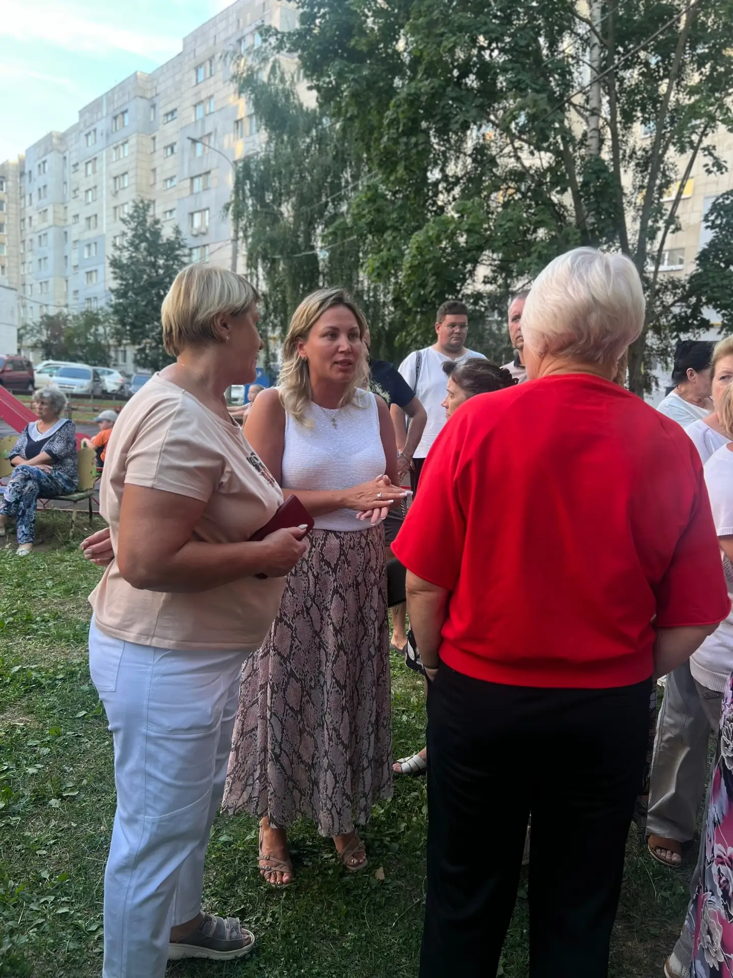 Вчера провели встречу с жителями дома 96 по улице Березовская 🏠 На встрече обсудили дальнейшие план