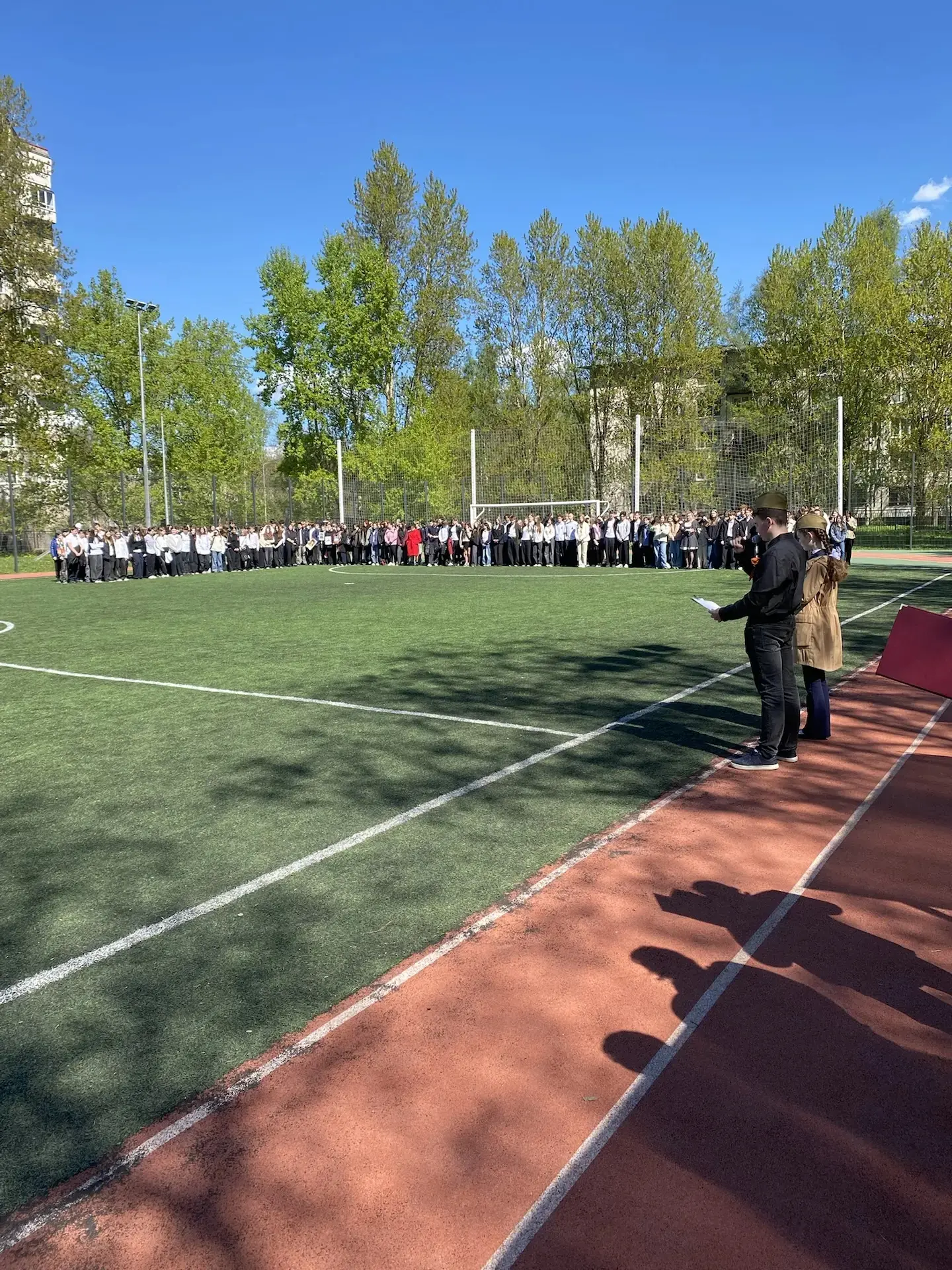 🎖️ Сегодня в нашей 350-й школе прошла торжественная линейка, посвящённая Дню Победы! 🎖️  С самого ут
