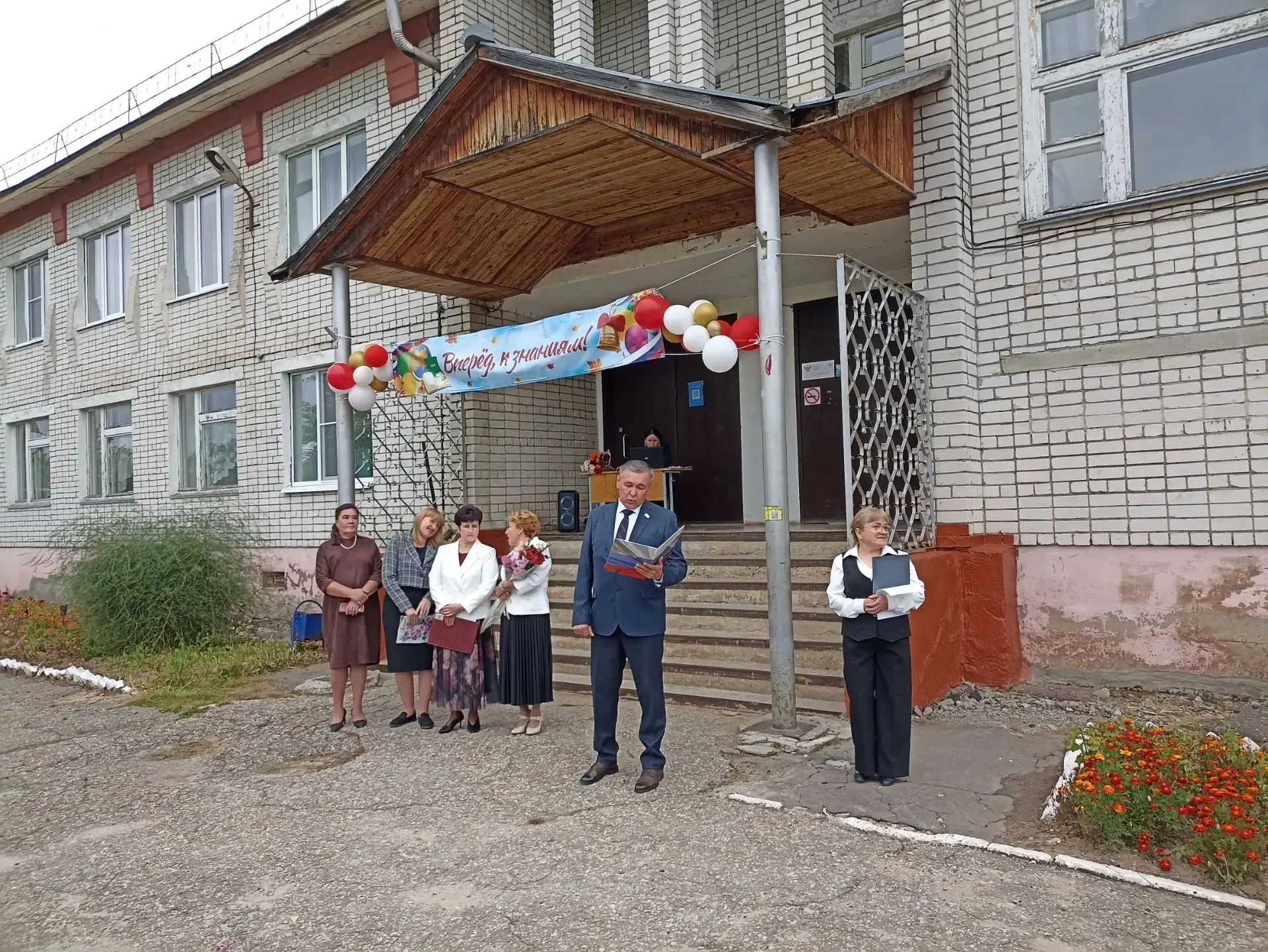 🎉 Первое сентября — день, когда школа снова распахивает двери! 🎉