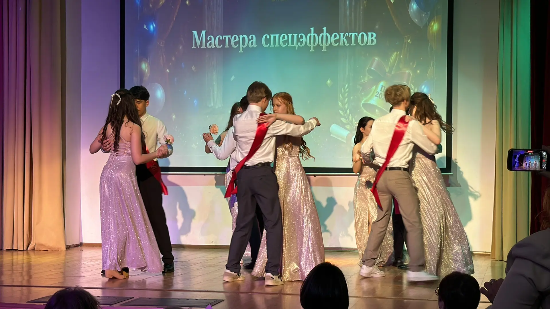 В МБОУ СОШ №9 состоялся праздник последнего звонка для учащихся 9-х классов  В нашей школе прошло зн